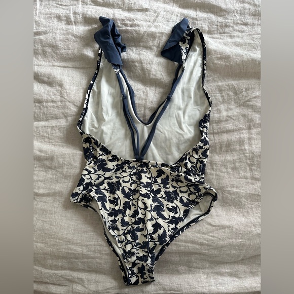 One piece swimsuit - Picture 2 of 2